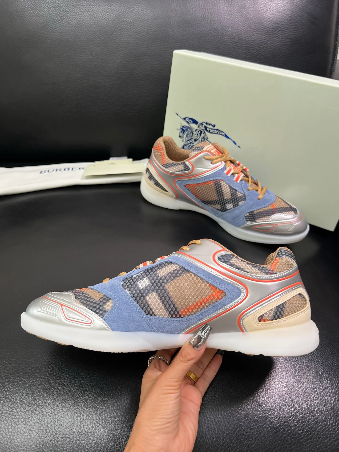 Men's shoes 💰740 BURBERRY top crafts Burberry counter synchronization, original factory configuration imported cowhide fabrics from Italy, high-quality complex splicing process, imported cowhide inner pads, breathable and comfortable, soles: original soles specially provided by the original factory, original and single goods High quality welcome to compare, code number 38-44 (customized 45 46) 85855